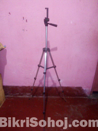 একটি tripod বিক্রি হবে